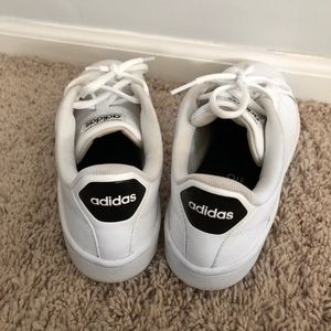 Adidas cloudfoam tennis shoes size 6